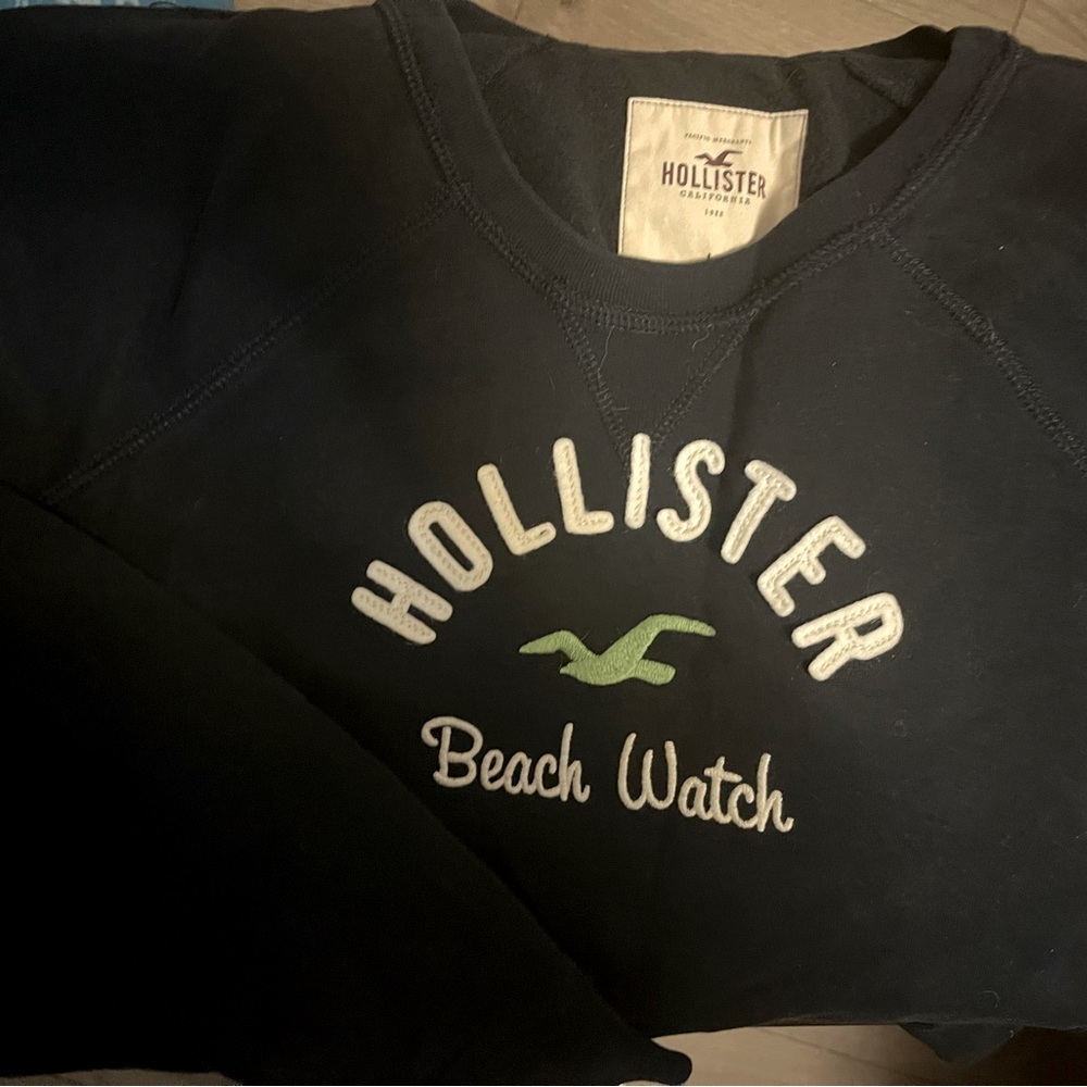 Ladies Large Hollister sweatshirt. Navy blue. Like new condition
